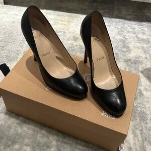 Christain Louboutin pump